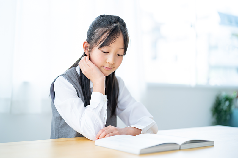 自然と机に向かう子が育つ家庭の共通点