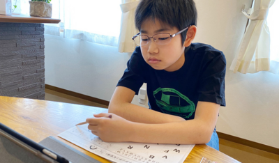 中学生に「勉強しなさい」と言ってしまう前に知ってほしい、机に向かう子の育て方