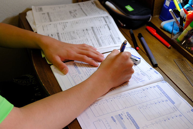 勉強を習慣化する方法！三日坊主を防ぎ、自然と続く学習スタイルのつくり方