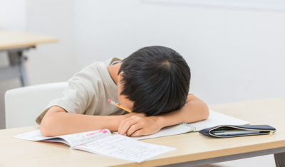 学習の集中力が続かない小学生の特徴と改善方法