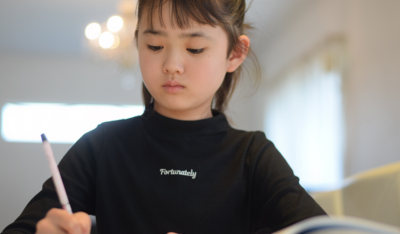 小学生の成績が伸びる子は何が違う？学力を底上げする「予習・復習」の本質とは