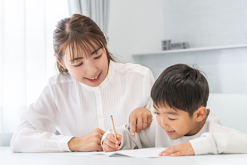 小学生でも勉強は必要？習慣づけのコツと成績につながる学習環境の整え方