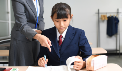 塾なしでも成績は上がる？中学生が身につけるべき勉強習慣と学力向上の具体的な方法