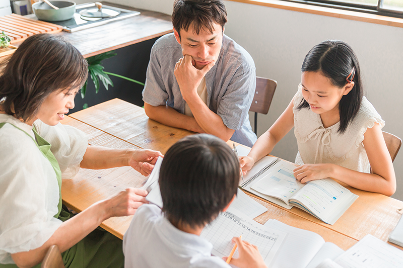 中学生の成績が伸びる家庭と伸び悩む家庭の違いとは？今日からできる学習環境の整え方