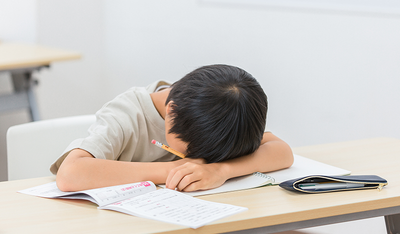 小学生が家で勉強しないのはなぜ？考えられる理由と保護者にできること